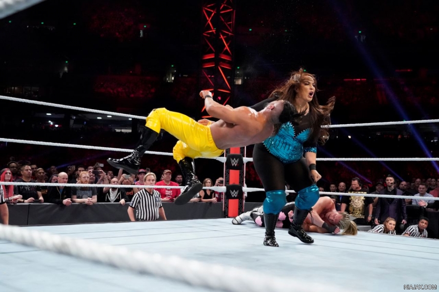 wwe-men-s-royal-rumble-match-2019-vince-seth-rollins-38-maxw-1280.jpg